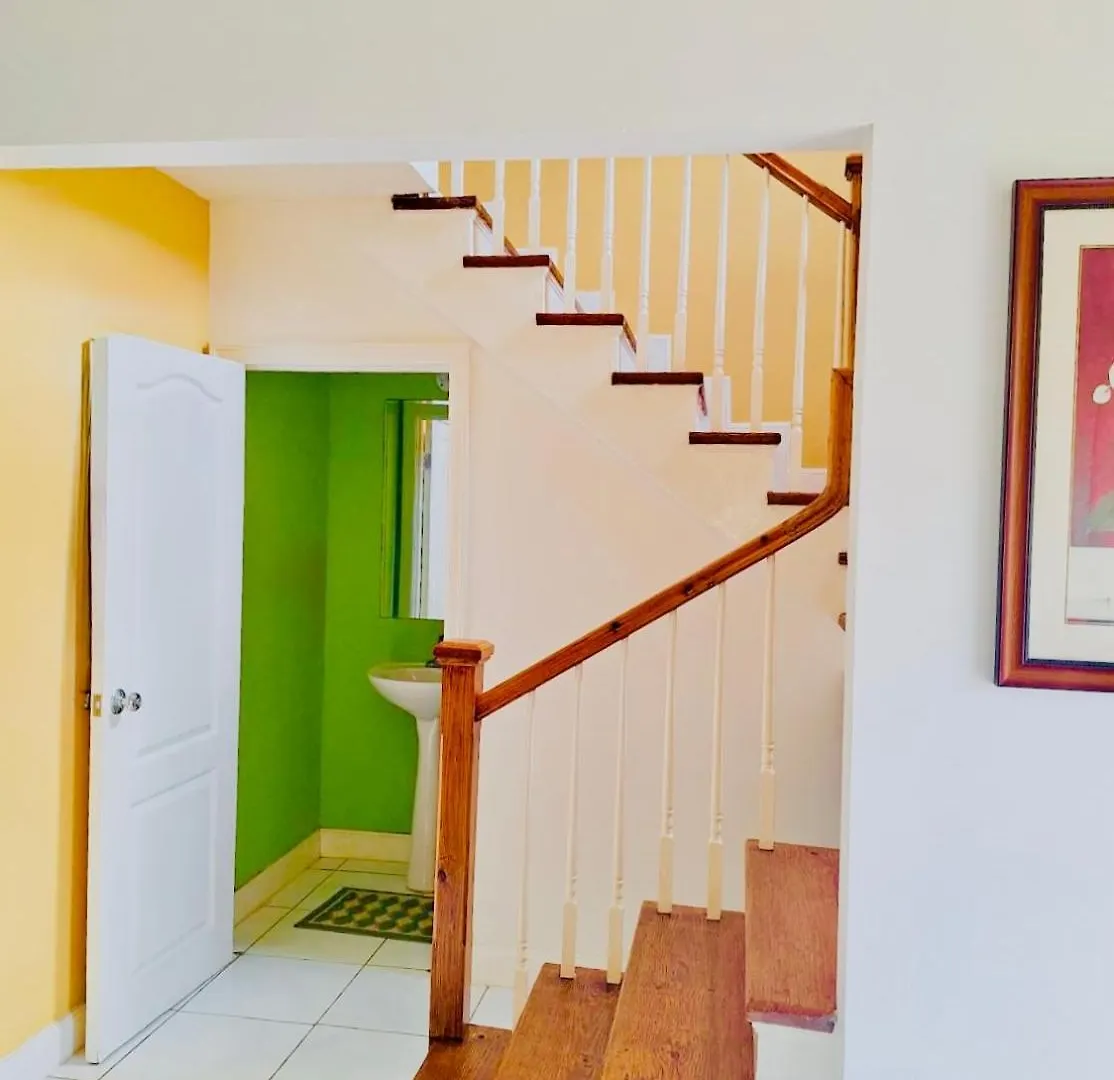 Apartment House With Pool, Shops, 3Mins From Montego Bay Airport And Near Beach Strip