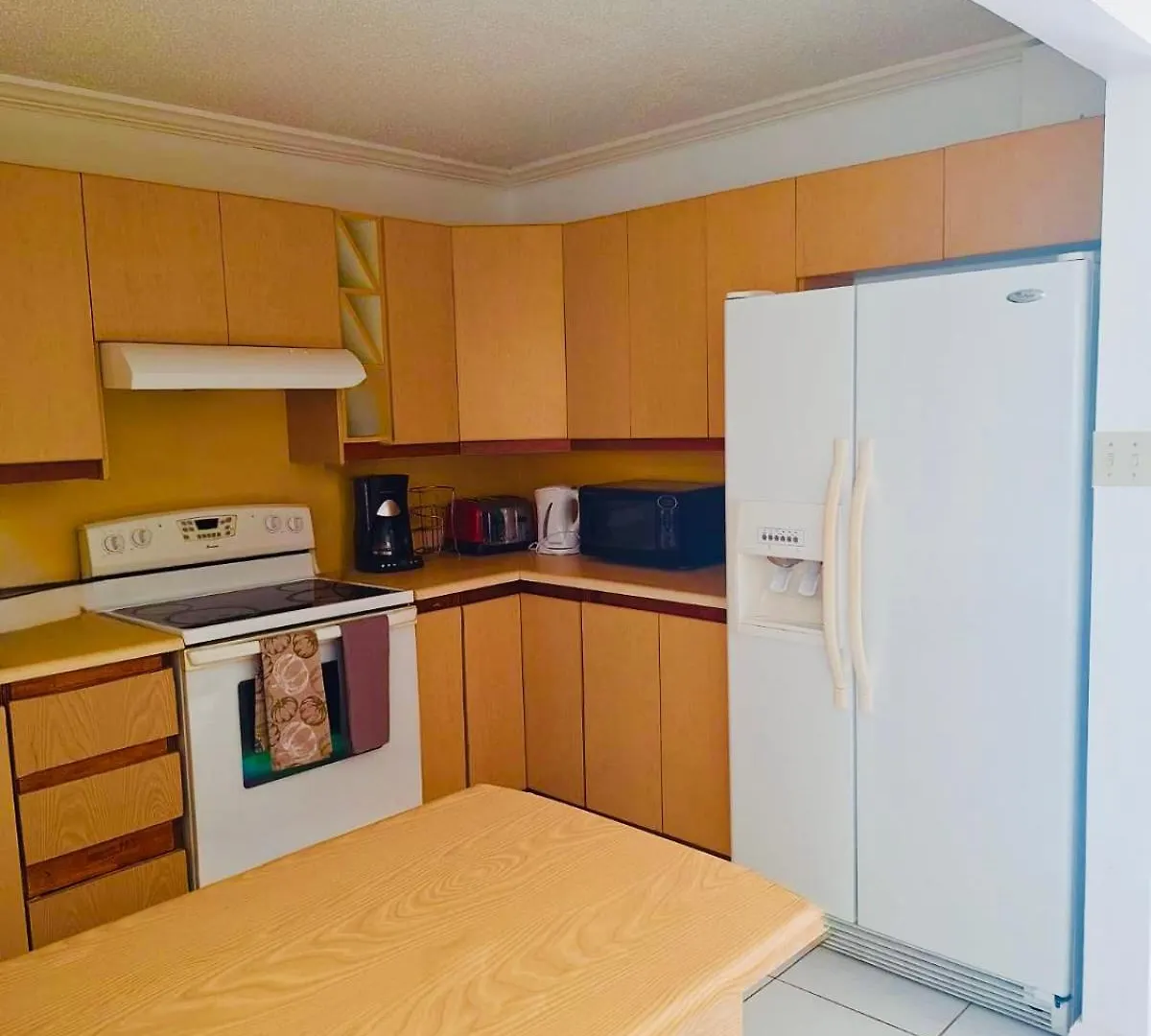 House With Pool, Shops, 3Mins From Montego Bay Airport And Near Beach Strip Jamaica